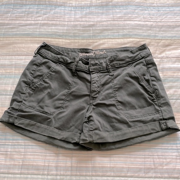 Universal Thread Olive Shorts Sz2 - Picture 1 of 5